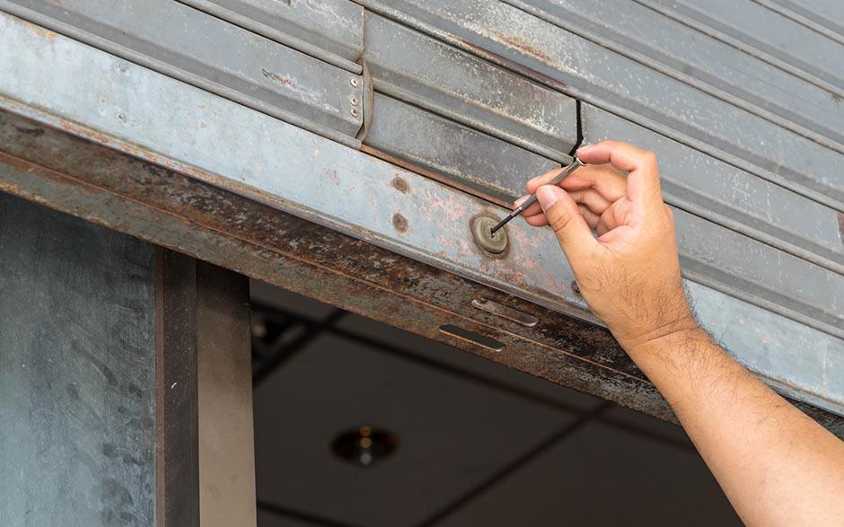 changer serrure porte de garage Saint-Mandé